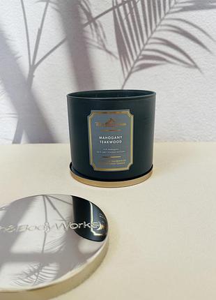 Свічка mahogany teakwood midnight snow bath and body works