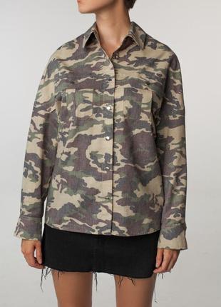 Джинсовая рубашка в анимаслическом принте