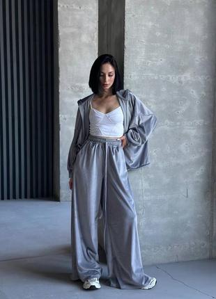 Стильний велюровий костюм