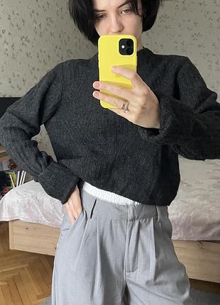 Вкорочений светр з шерстю