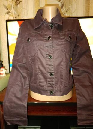 Красивая курточка с напылением