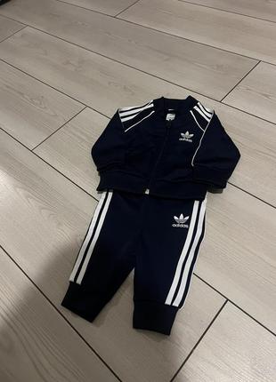 Спортивный костюм adidas