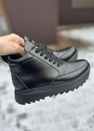 Кожаные зимние кроссовки