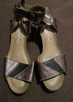 Сандалі fly london