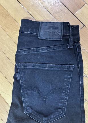 Джинсы levis