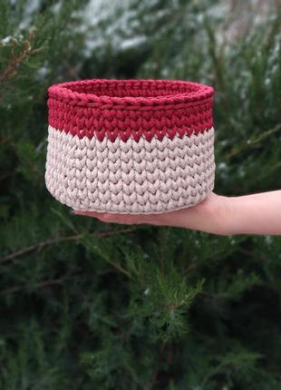 В'язаний круглий кошик