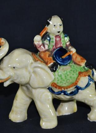 Порцеляновий слон