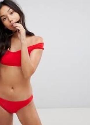 Червоний купальник