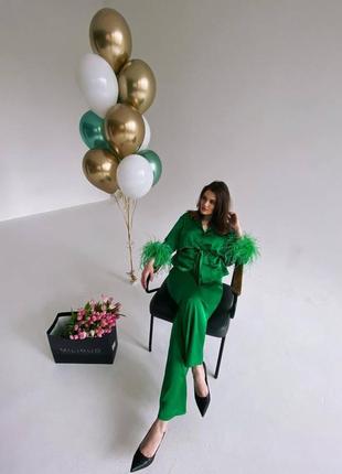 Костюм сатин кімоно з поясом декороване пірʼям і штани