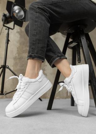 Женские кроссовки зимние white