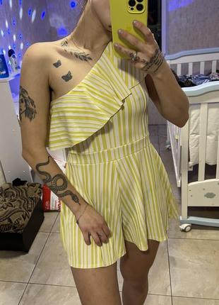 Комбинезон нарядный шортами