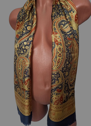 Шикарный  дизайнерский шелковый шарф с изумительным принтом от  etienne aigner.