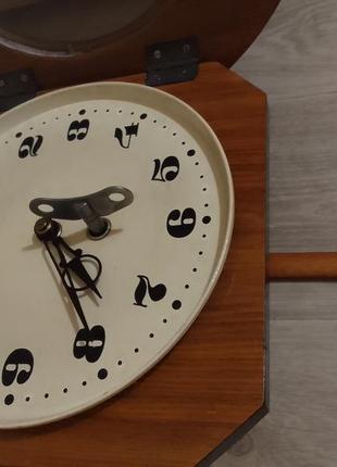 Винтажные настенные часы механические