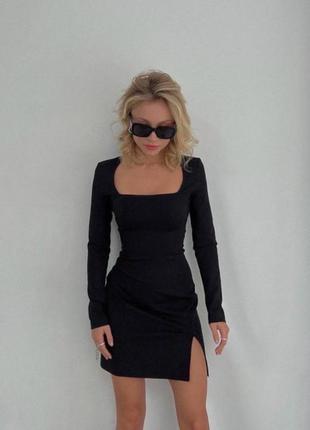 Платье с вырезом