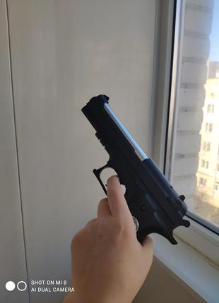 Іграшковий пістолет
