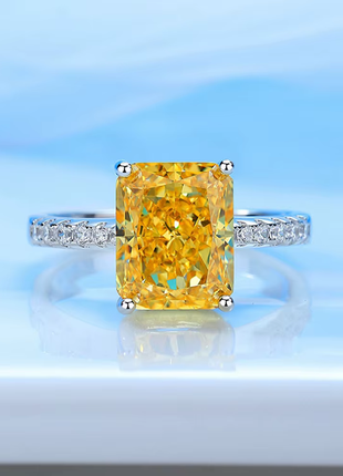 Серебряное кольцо с желтым карбоновым алмазом