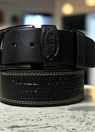 Черный мужской кожаный ремень в стиле levis