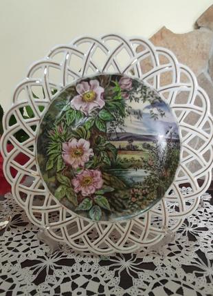 Тарелка винтажная настенная из прорезного фарфора.