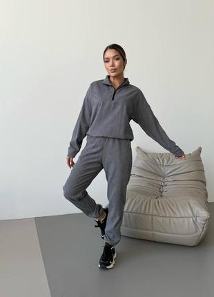 Женский вельветовый костюм