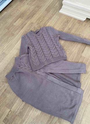 Костюм з спідницею