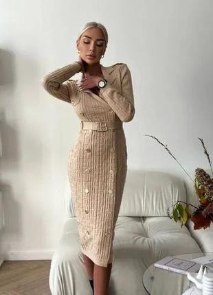 Силуэтное платье трикотаж