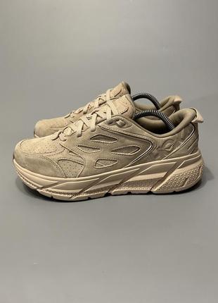 Беговые замшевые кроссовки hoka one one u clifton l suede