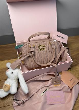 Женская бежевая сумка из натуральной кожи miu miu
