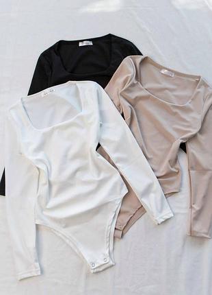 Трендовий однотонний боді з квадтрани вирізом