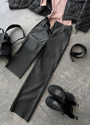 Жіночі брюки з еко шкіри