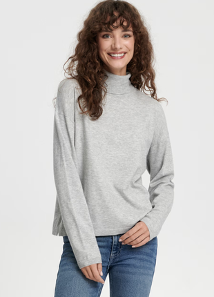 Серая водолазка