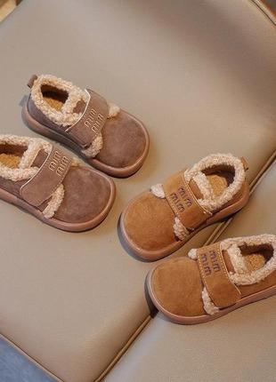 Низькі утеплені черевики в стильному дизайні (21)