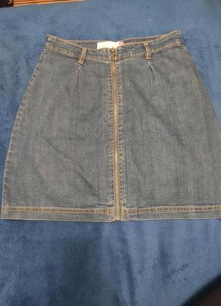 Ще одна крутецька спідничка на замку,по всій довжині розмір m