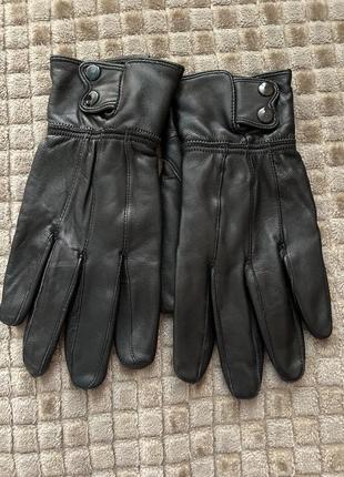 Кожаные перчатки