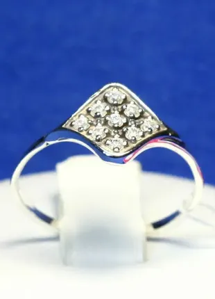 Серебряное кольцо ромб с фианитами 1129