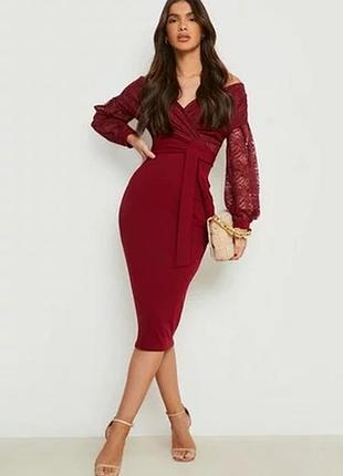 Жіноча святкова сукня. бордова розмір uk14 boohoo