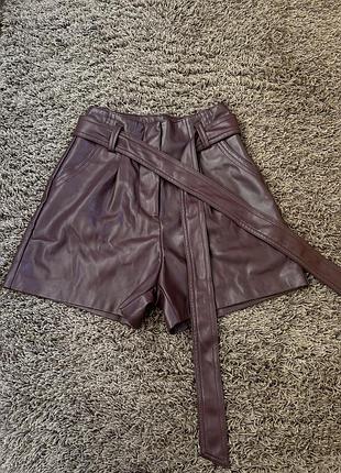 Шкіряні трендові шорти