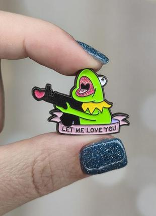 Металлический значок, пин "кермит. let me love you" (знач0885)