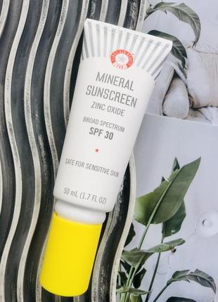 Оригінал уцінка sale ‼️ сонцезахисний засіб (крем) first aid beauty - weightless liquid mineral sunscreen spf 30