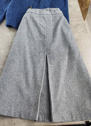 Сіра шерстяна спідниця міді
