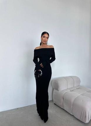 Платье макси из приятного к телу трикотажа. модель с открытыми плечами.
