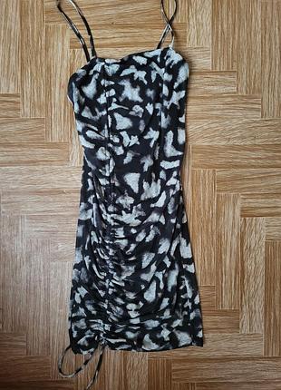 Леопардовое платье на бретелях с затяжкой s 36(8)