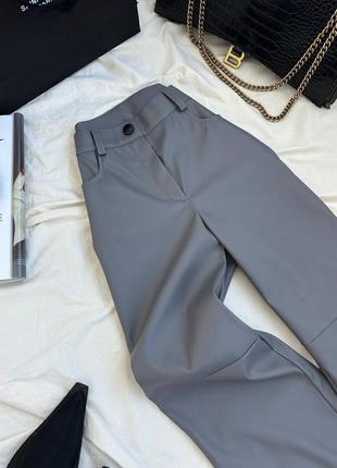 Кожаные брюки серые