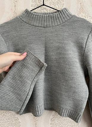 Жіночий светр