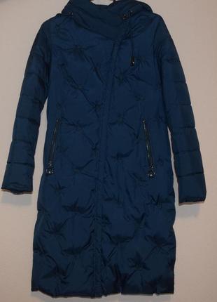 Пальто жіноче з капюшоном.