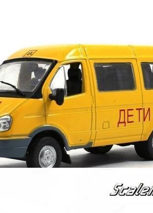 Масштабна модель газ-322121 «газель» шкільний автобус (1976). автомобіль на службі. масштаб 1:43