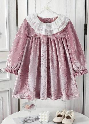 Красивое велюровое платье с нарядным воротничком