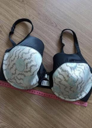 Атласный бюстгальтер