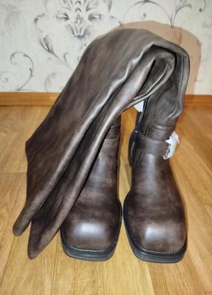Продам женские ботинки.