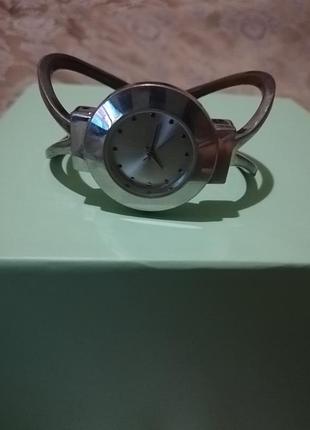 Продам наручные часы.