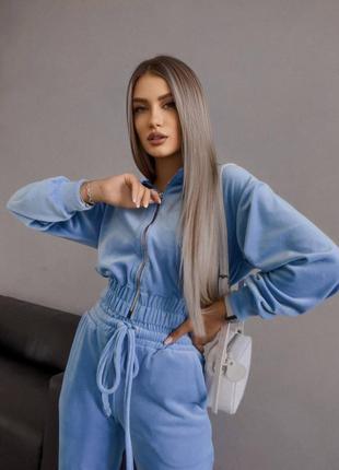 Голубой велюровый спортивный костюм